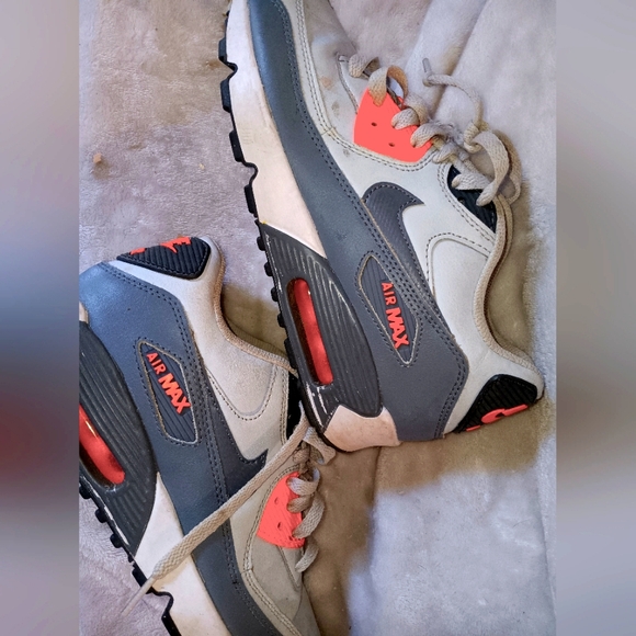 Nike airmax size 6.5youth = size 8 womens - Picture 2 of 6